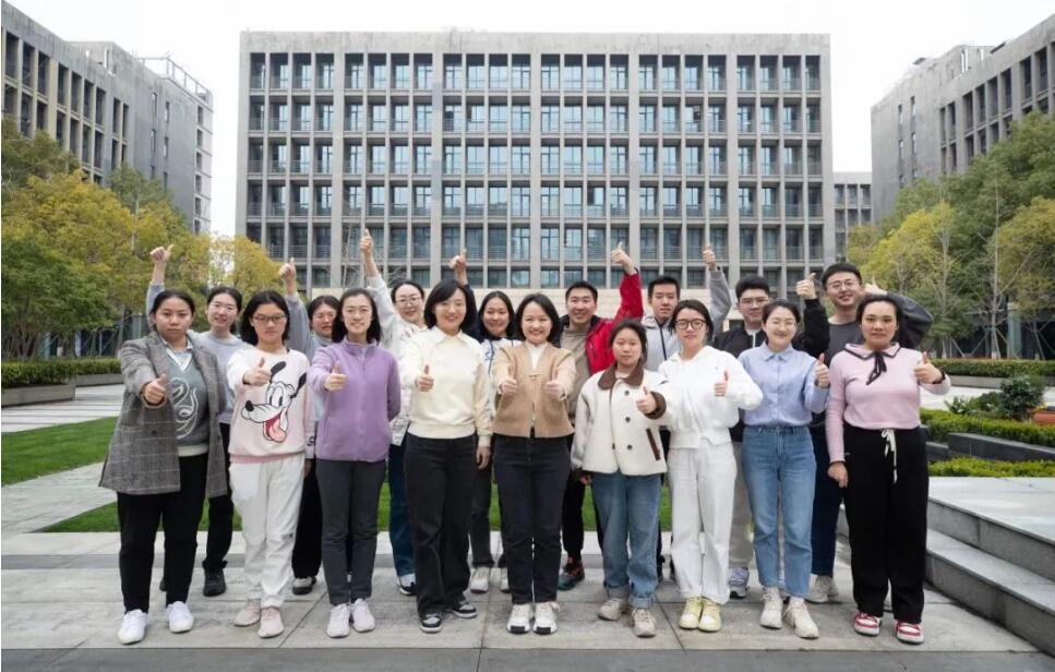 西湖大学剪接体团队（万蕊雪、施一公实验室）