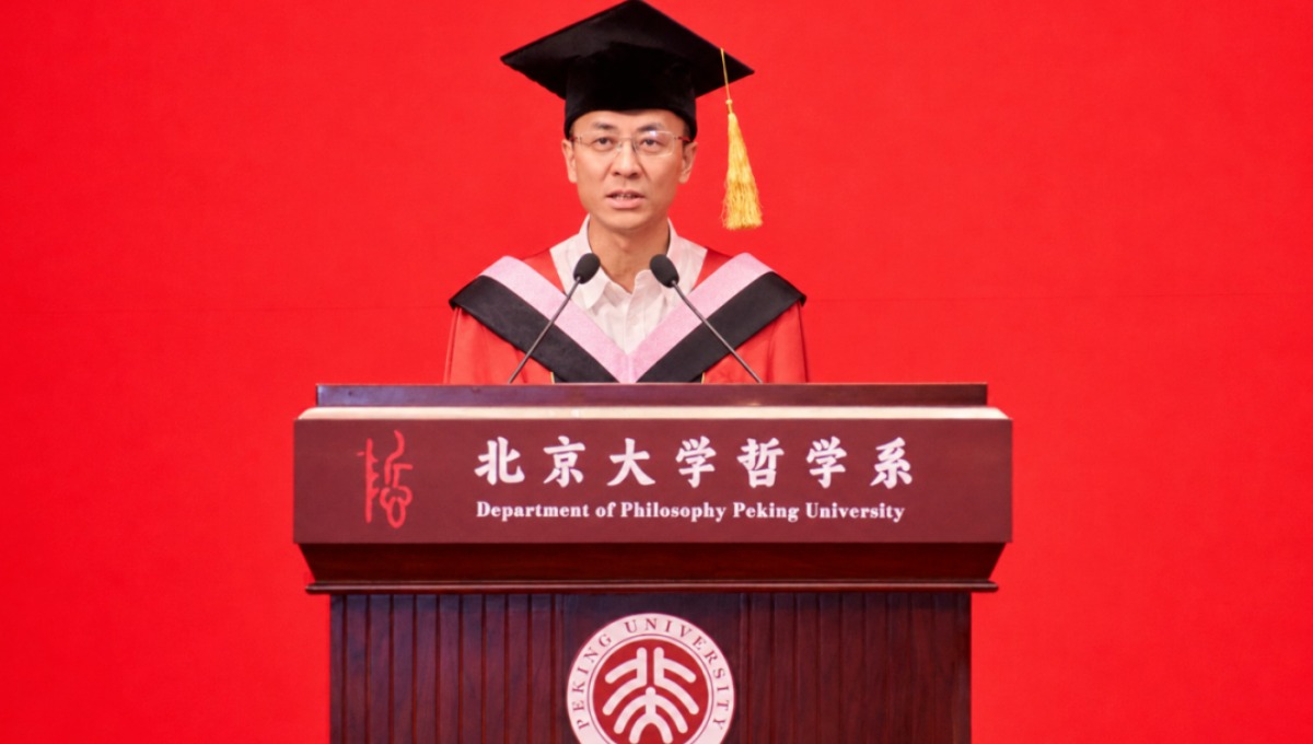 北大哲学系主任的毕业致辞火了：请原谅我不敢用堆砌起来的一组形容词来祝福你们